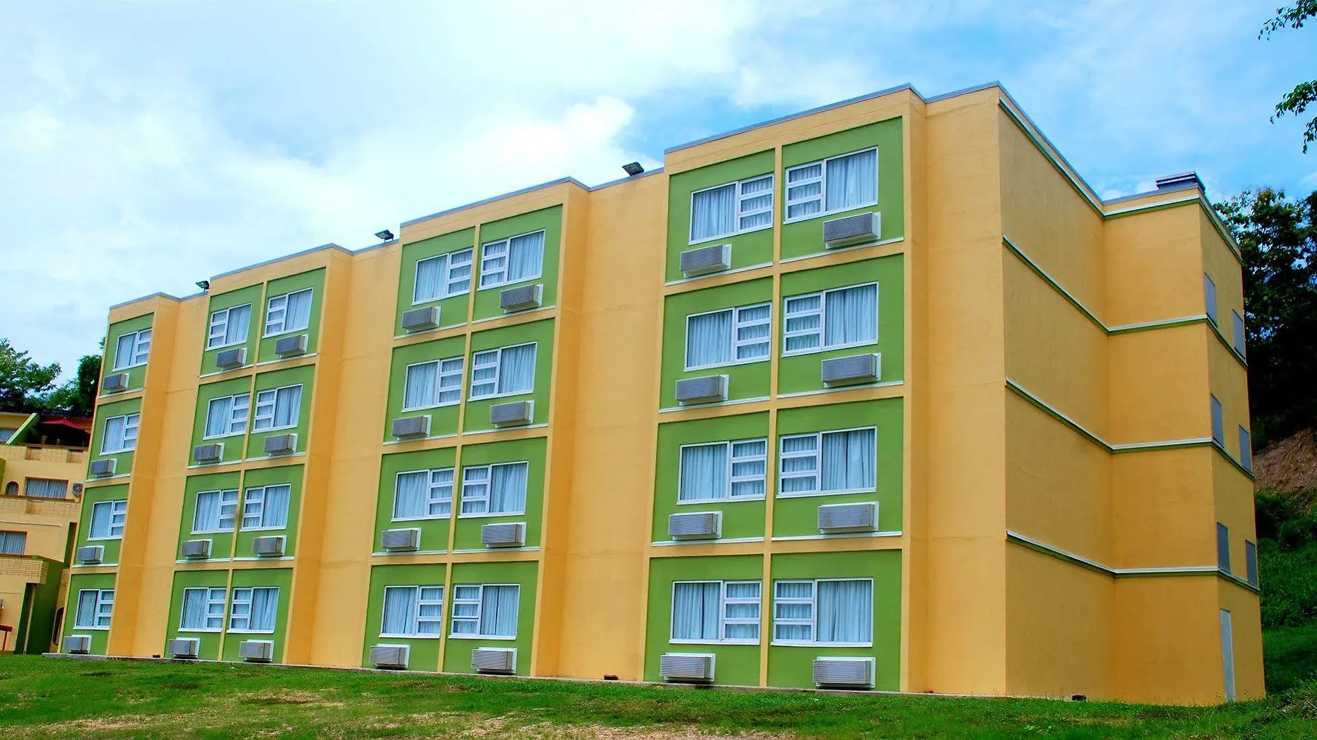 Cara Hotels Trinidad Claxton Bay 3*,